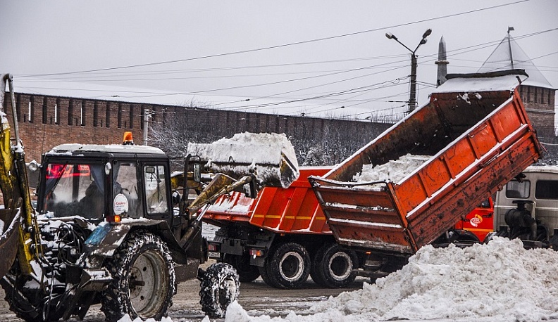 В Калужской области отвозили снег с реагентами  куда попало 