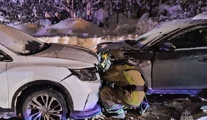 В калужской деревне в аварию попали три автомобиля
