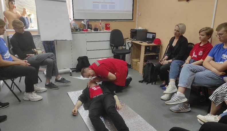 Для калужских волонтеров провели мастер-класс по оказанию первой медпомощи