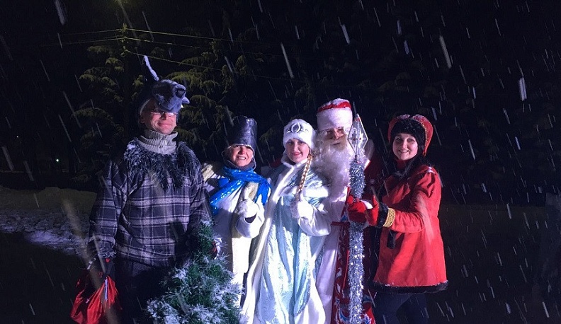 Жители Бетлицы на выходных зажгли огоньки на новогодней елке