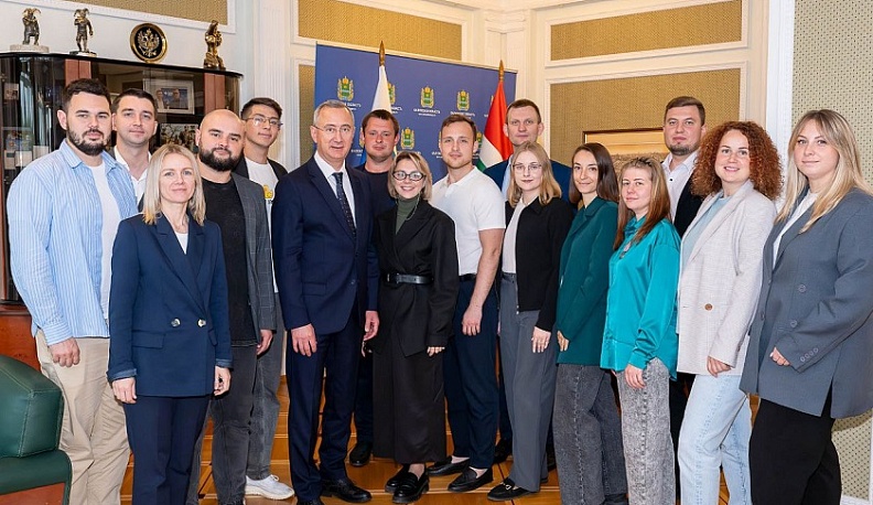 Владислав Шапша встретился с представителями молодежного совета в регионе