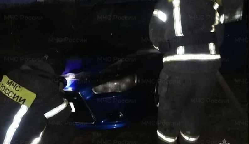 Иномарка загорелась в Калужской области