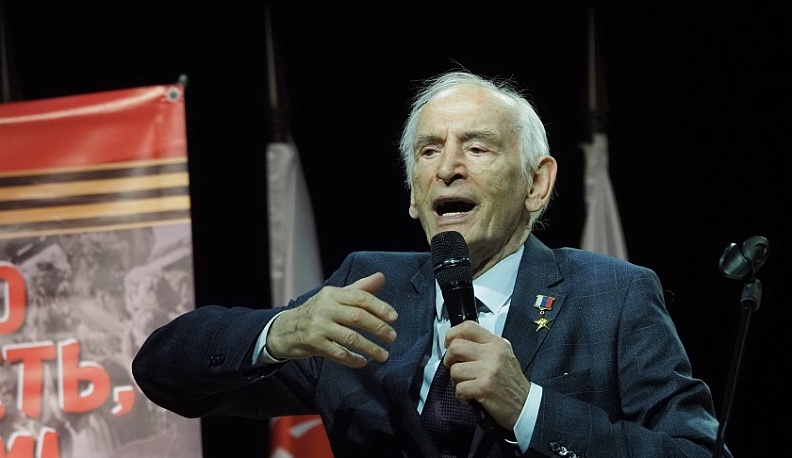 Василий Лановой вспомнил о героях былых времен на  «Угре Fest»