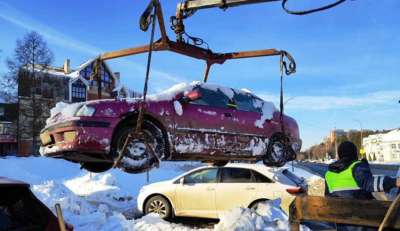 В Калуге ищут владельцев восьми брошенных машин