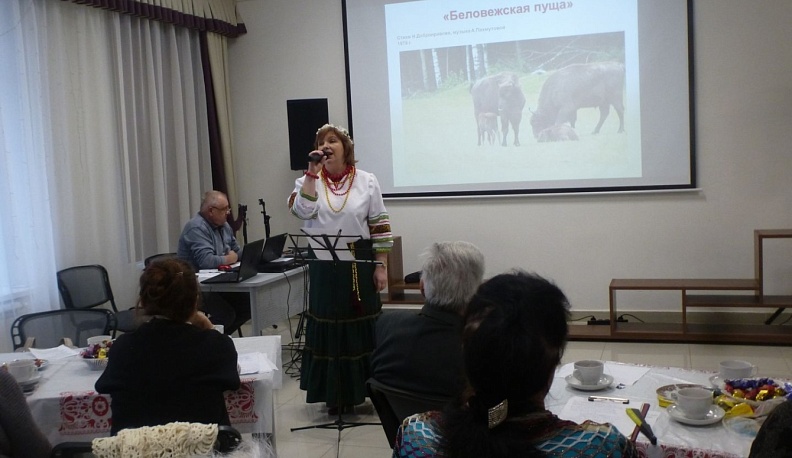 В медынской центральной библиотеке организовали музыкально-поэтический вечер