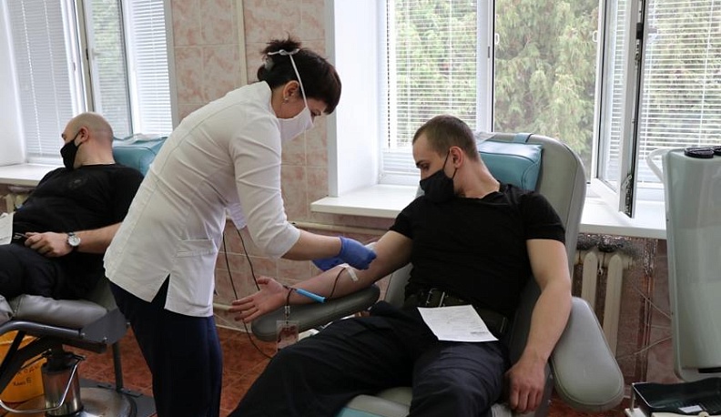 Калужские росгвардейцы в День донора сдали кровь 