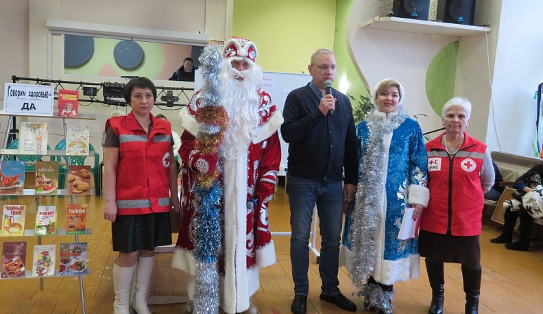 В Спас-Деменском округе 150 детей получили новогодние подарки от Красного Креста