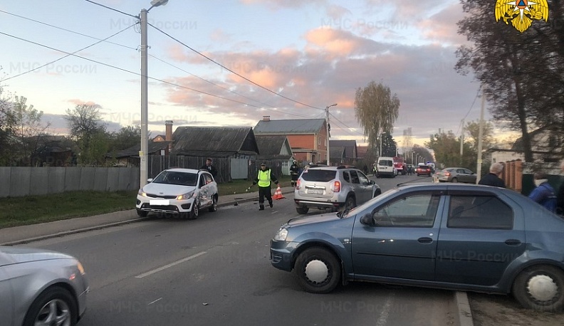 В тройной аварии с фургоном в Калужской области пострадала 58-летняя женщина