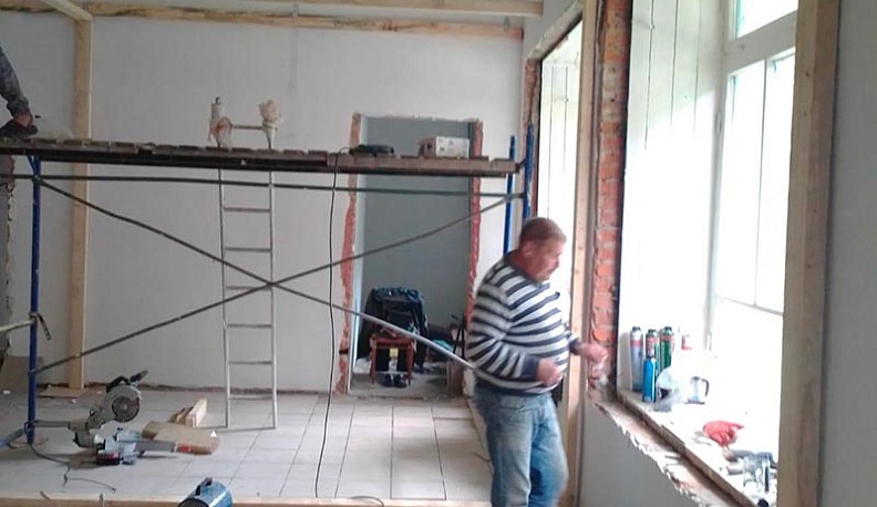 В Барятино Тарусского района капитально ремонтируют ФАП