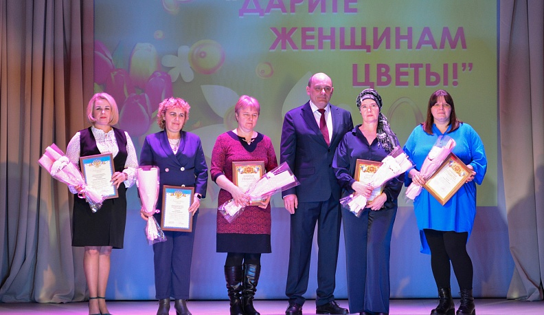 В Жиздре прошел праздничный концерт, посвященный женщинам