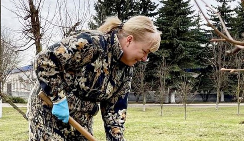 Уборка на территории птицефабрики.