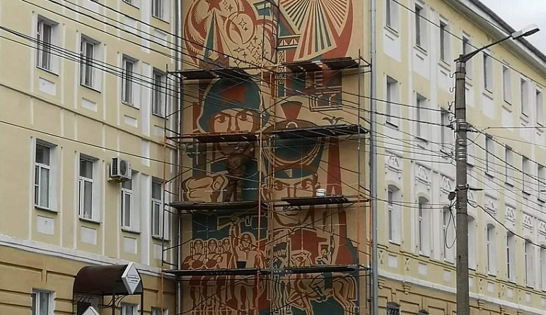 Панно на улице Пушкина в Калуге проходит сезонную профилактику