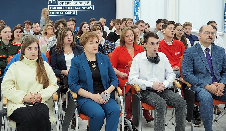 В Калуге проходит выставка работ студентов СПО «Интеллектуально-творческий потенциал будущего»