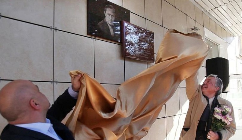 Памятная доска Василию Шукшину открыта в Калуге