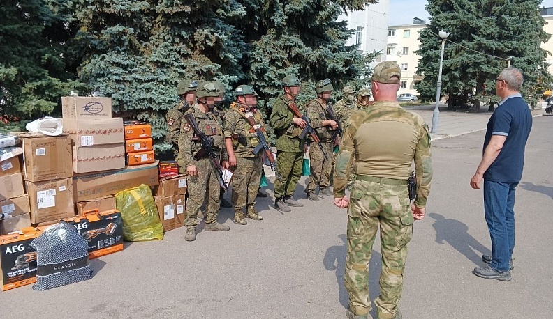 Владислав Шапша передал гумпомощь бойцам отдельного гаубично-артиллерийского дивизиона