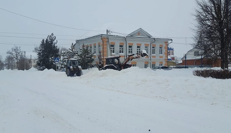 В одной из деревень Мещовского района расчистили дороги по просьбе местной жительницы