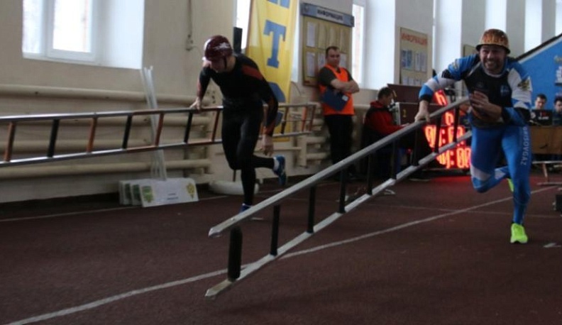 В Калуге состоялись соревнования по пожарно-спасательному спорту 