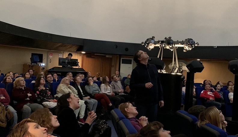 Астроном Дмитрий Вибе рассказал калужанам о жизни звезд