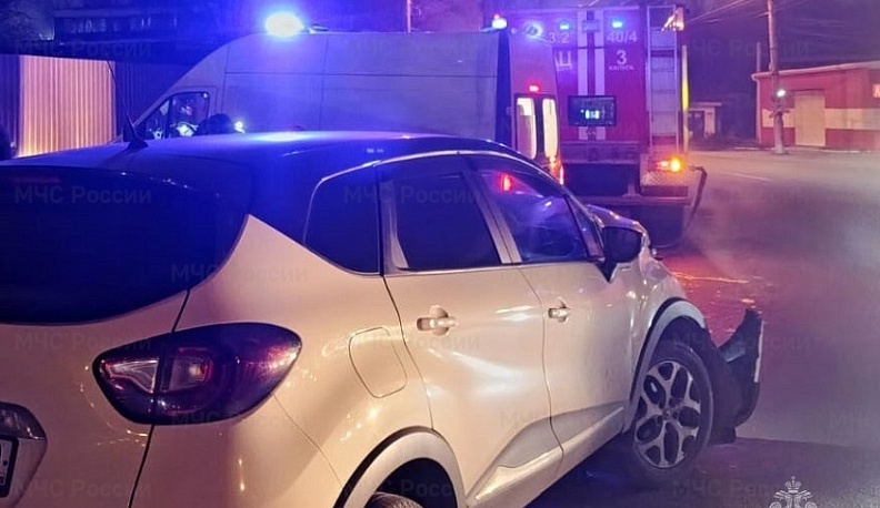 На улице Калуги столкнулись две легковушки