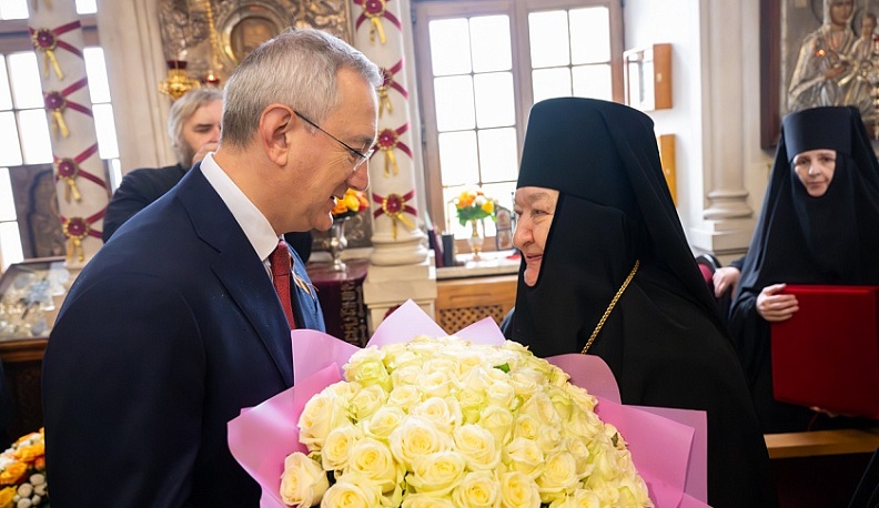 Владислав Шапша поздравил с юбилеем  настоятельницу Свято-Никольского Черноостровского женского монастыря игумению Николаю