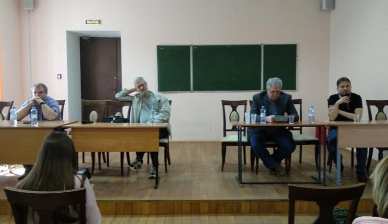 Писатели-фантасты обсудили будущее России в Калуге