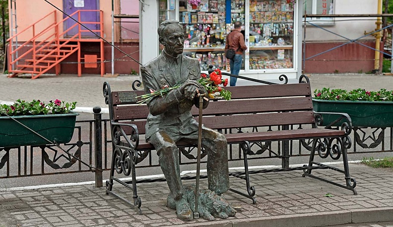 В памяти, в сердце... и в бронзе