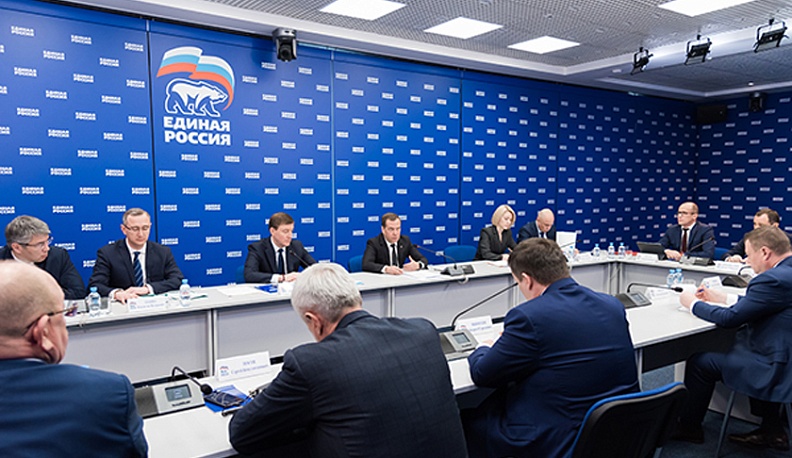 Дмитрий Медведев поставил перед губернаторами задачи по работе партии в условиях пандемии коронавируса