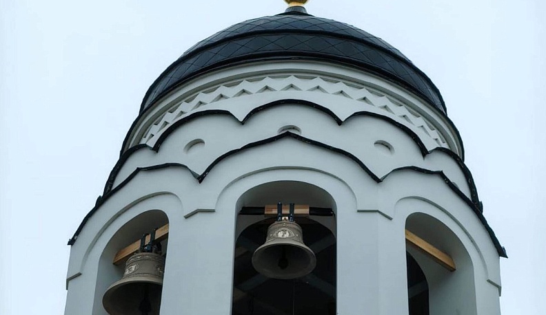 В старообрядческом храме в Боровске установили шеститонный колокол