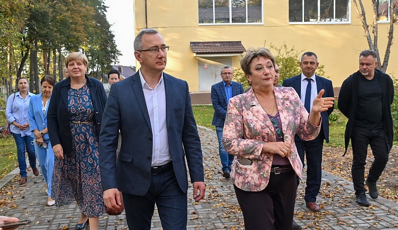 В Юхнове реставрируют здание начальной школы