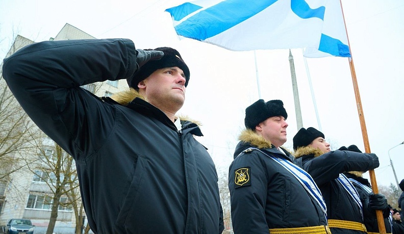 Владислав Шапша поздравил подводников с профессиональным праздником