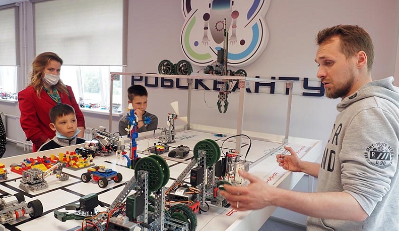 Воспитанники детского дома попали на экскурсию в «Кванториум» 