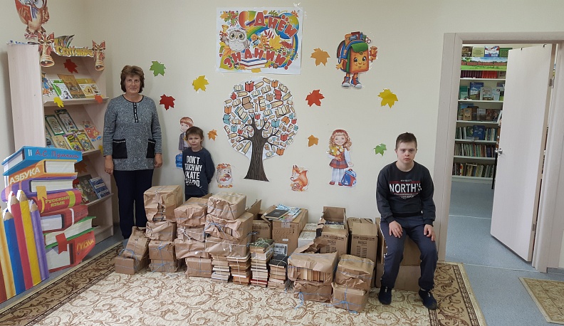 Редакции областных газет «Весть» и «Калужские губернские ведомости» подарили книги жителям Бурнашево и соседних деревень