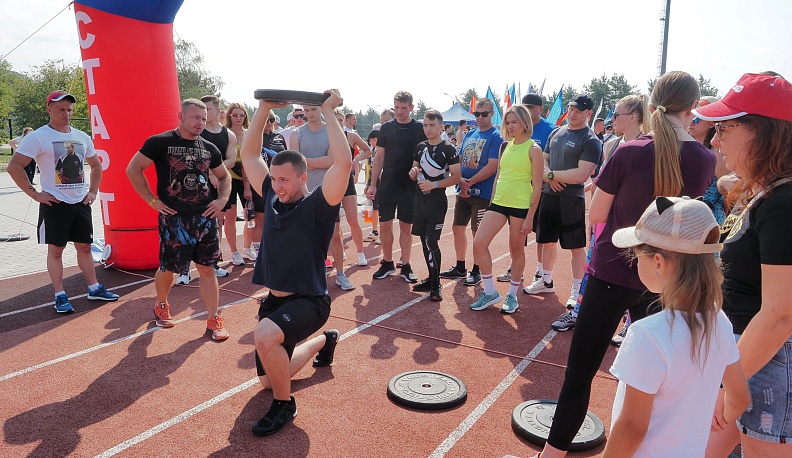 В Калуге провели патриотическую зарядку «Мы - Россия» 