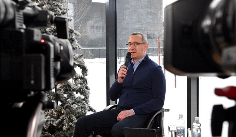 Илья Зенов прокомментировал ложные публикации в СМИ об отношении губернатора Владислава Шапши к мигрантам 