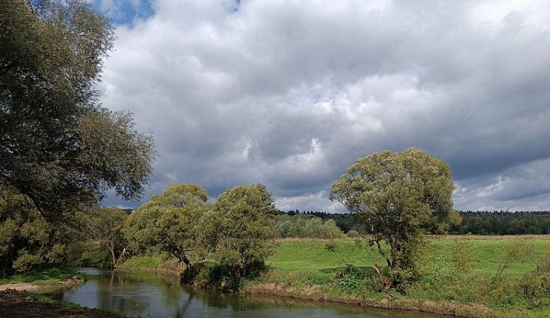 В Малоярославецком районе расчистка реки Лужи опережает график