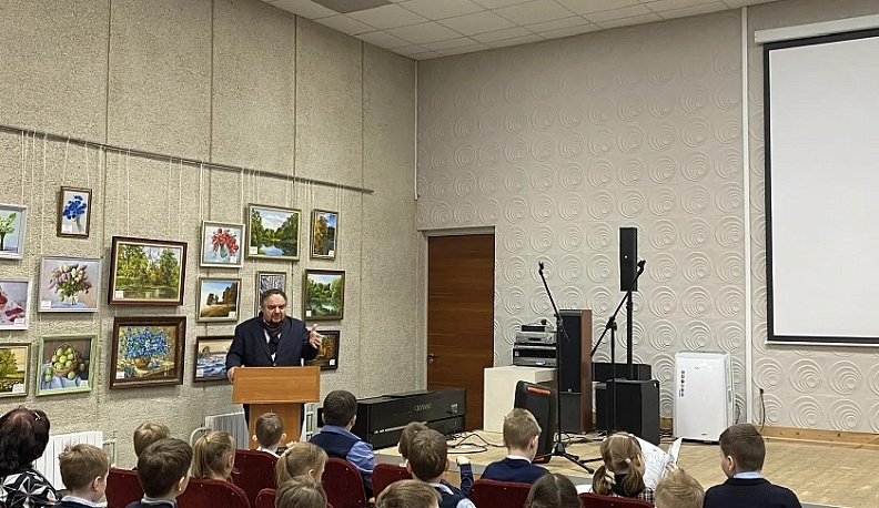 Обнинские школьники познакомились с книгой-раскраской «Калуга-колыбель космонавтики»