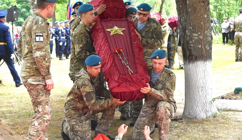В День памяти и скорби в Людиновском муниципальном округе захоронили останки бойцов Красной Армии