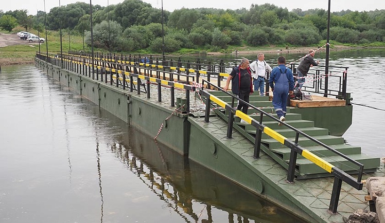 Калужане начали сочинять стихи про понтонный мост