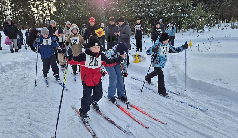 В Перемышле прошли массовые соревнования по лыжным гонкам