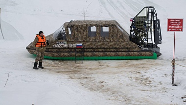 Владислав Шапша проверил работу временного водного транспорта в районе поселка Дугна
