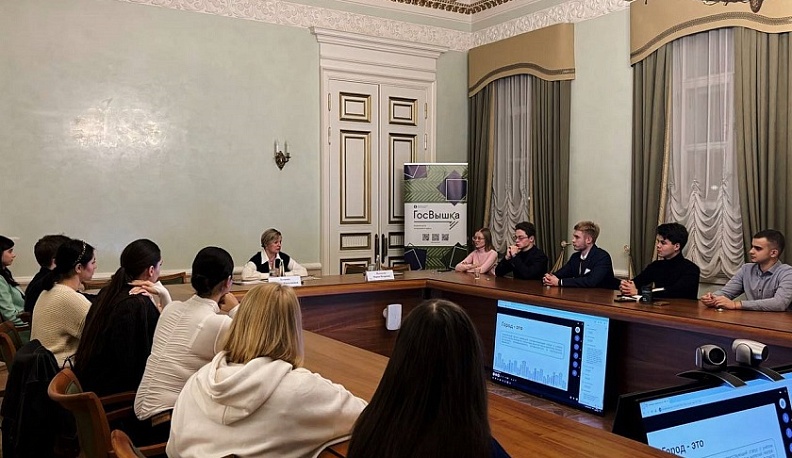 Татьяна Леонова представила опыт Обнинска в построении городов будущего в студенческой мастерской