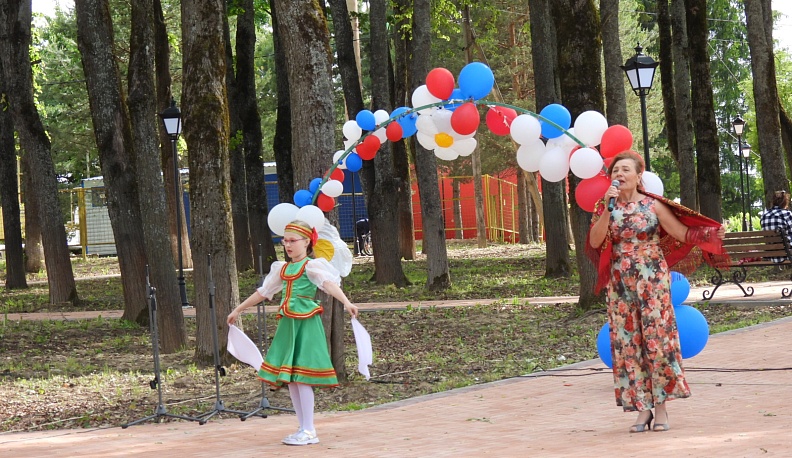 В Износках День России отметили районным фестивалем «Поет село родное»