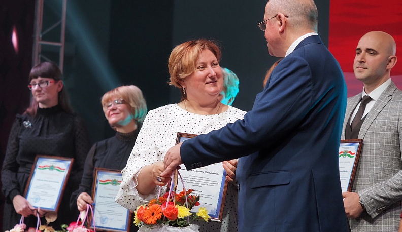 Калужских педагогов поздравили с профессиональным праздником