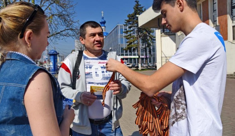 Калужанам раздают георгиевские ленточки