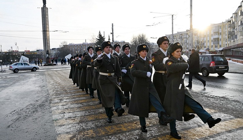 Владислав Шапша возложил цветы к Могиле неизвестного солдата в Калуге