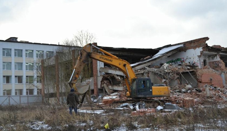 В Товаркове снесли здание бассейна