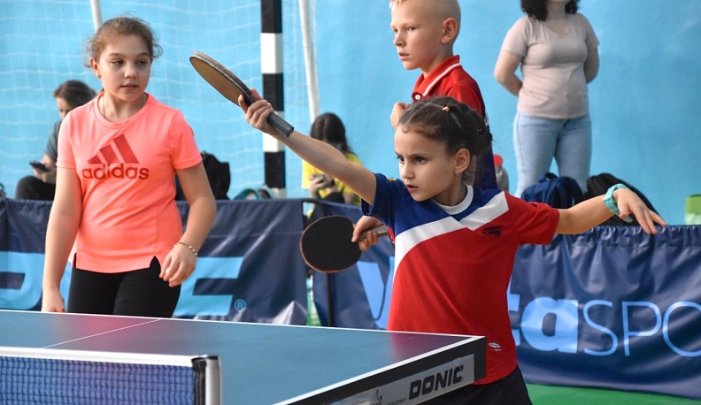 В Людинове проходит межрегиональный открытый турнир по настольному теннису