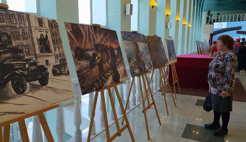 В областной филармонии открылась выставка детского рисунка "Дорога жизни. 80 лет"