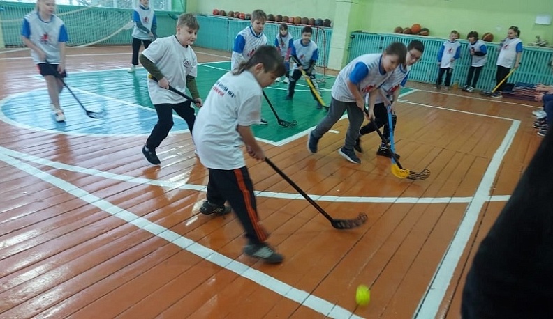 В Сухиничах прошли соревнования среди школьников по флорболу