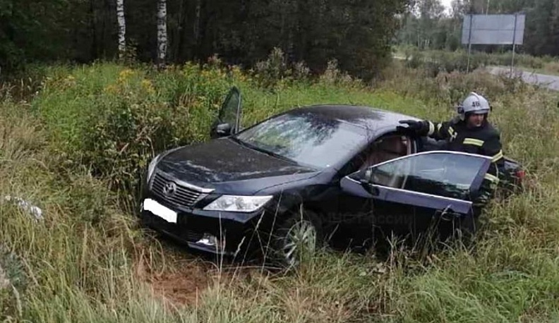 В столкновении цементовоза и «Тойоты Камри» в Ферзиковском районе пострадали два человека 